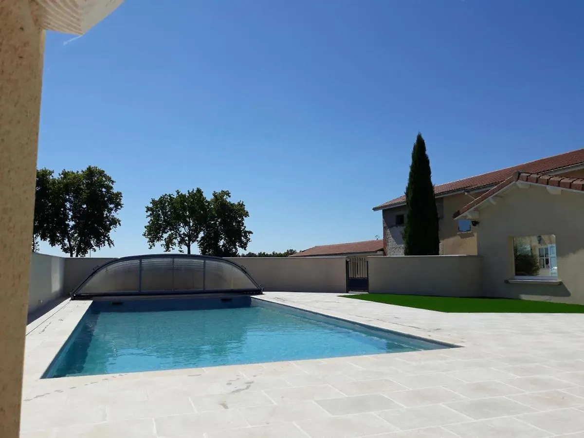 Charmante Maison De Campagne Avec Piscine Commune Et Terrasse Privative A Chalain-Le-Comtal - Fr-1-496-236 0*,